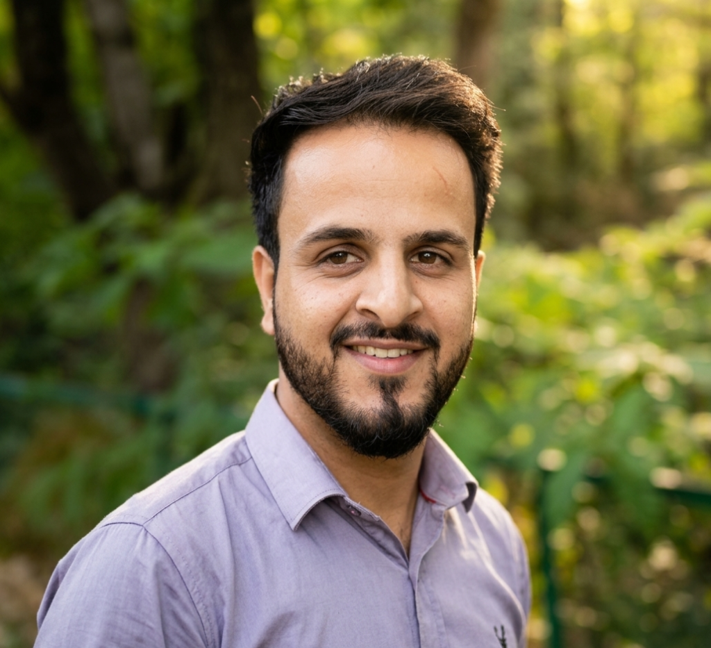 Social Media Becomes a Beacon of Hope Through His Facebook Page ‘Respect Kashmir’, Ajaz Nabi Dar is Transforming the Lives of the Underprivileged