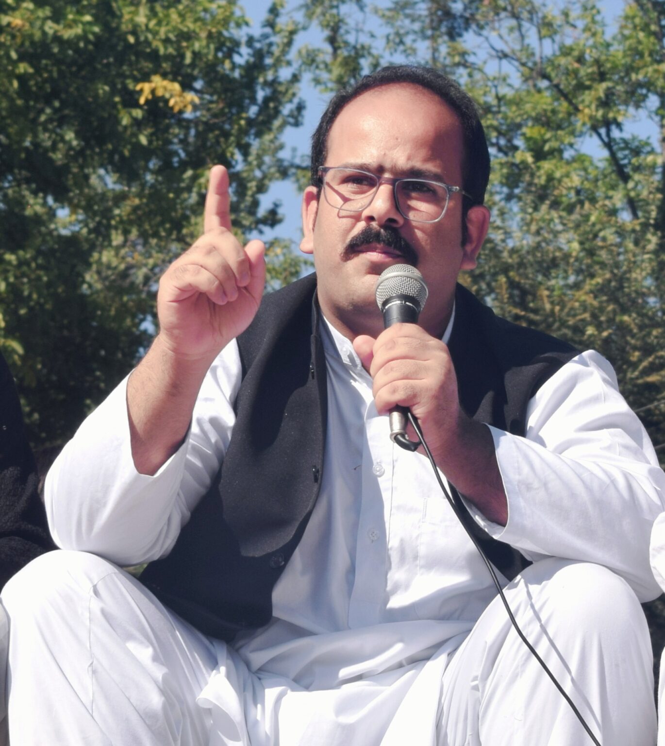 A Decade and a Half of Selfless Service: Asif Nabi Dar Emerges as South Kashmir’s No. 1 Young Political Leader